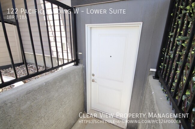 Photo du bâtiment - ??Showings available NOW at (403) 542-7568??Modern one bedroom, one bathroom basement suite locat...