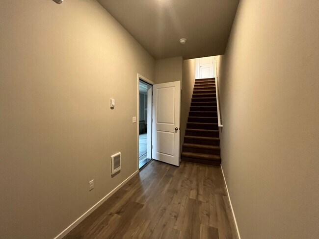 Building Photo - Newly Built 3Bed, 2.5Bath Townhome in Beth...