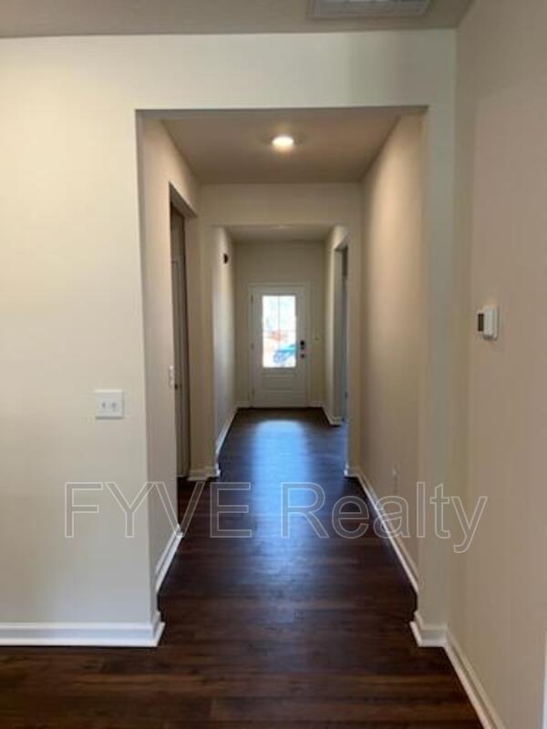 Building Photo - 1311 Hampton Pl Cir