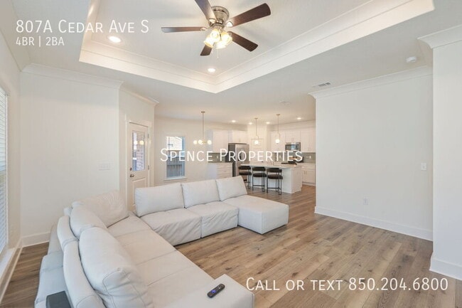 Building Photo - 807A Cedar Ave S