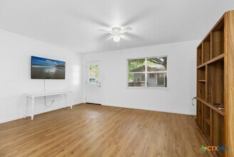 Building Photo - 761 Whippoorwill Dr