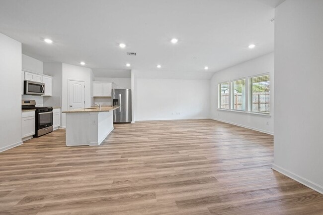 Foto del edificio - 15820 Loussier Dr