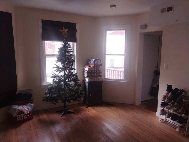 Building Photo - 13 Poplar Pl