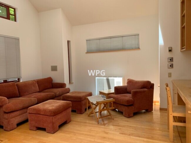 Foto del edificio - 2513 Alpine Rd