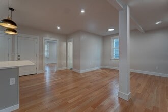 Building Photo - 88 Lyon St