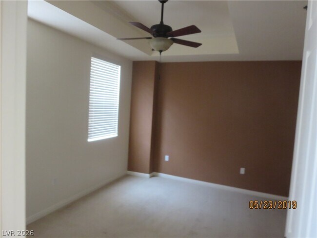 Foto del edificio - 2455 W Serene Ave