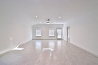 Building Photo - 3810 Lila Lake Ln
