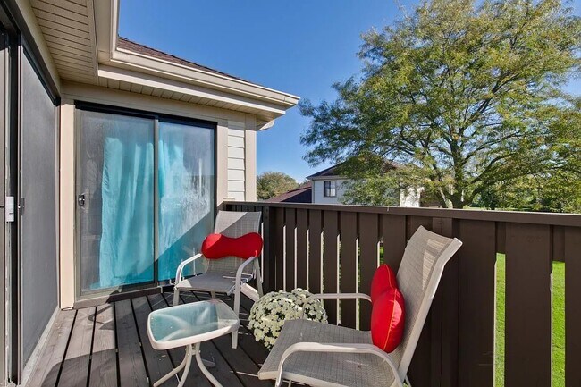 Foto del edificio - 867 E Carriage Ln