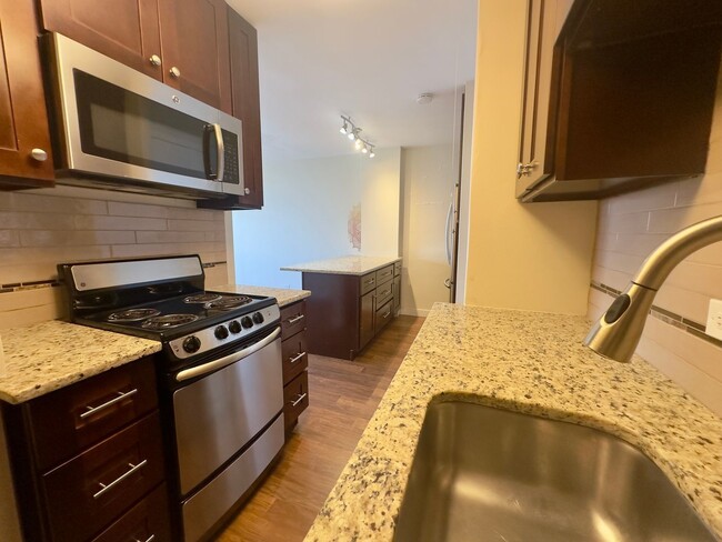 Building Photo - 4180 N Marine Dr