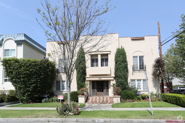 Building Photo - 121 S Elm Dr