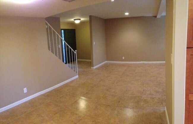 Foto del edificio - 1553 E Prince Rd
