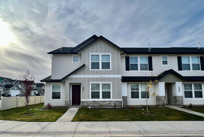 Primary Photo - Townhomes at Jericho