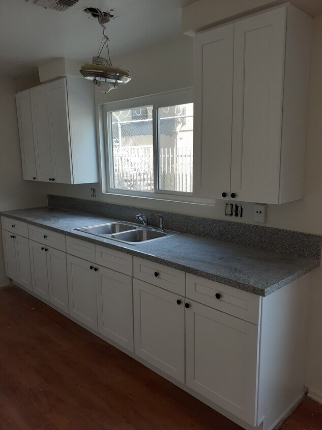 Foto principal - 14753 Delano St