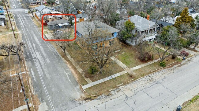 Building Photo - 2627 Sanger Ave