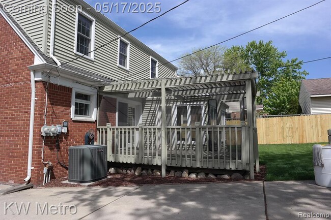 Building Photo - 2120 Vinsetta Blvd