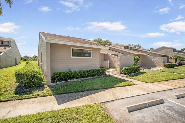 Foto del edificio - 5225 Imperial Lakes Blvd
