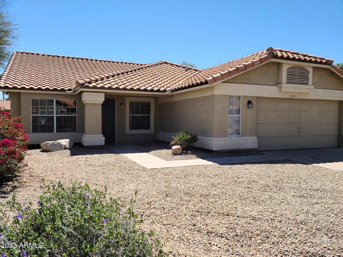 Foto principal - 2219 E Cathedral Rock Dr