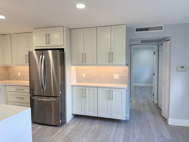 Building Photo - 214 Monaco E