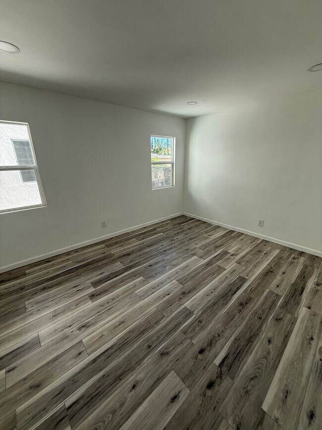 Foto del edificio - 10214 O'Melveny Ave