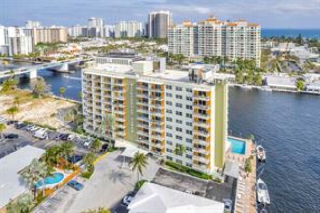 Foto del edificio - 2900 NE 30th St