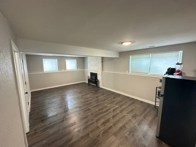 Room - 6617 E Grandview Ave
