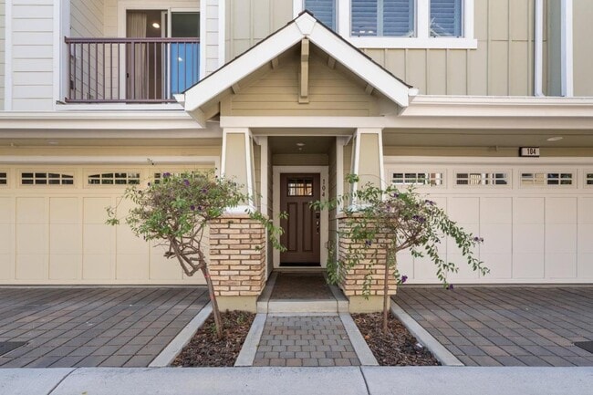 Building Photo - 104 N Hummingbird Ln