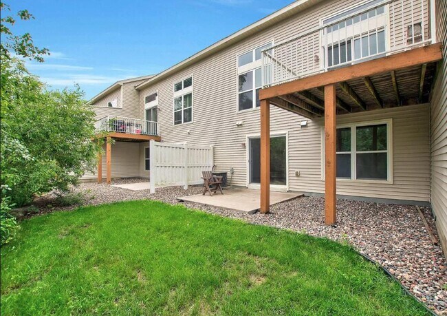 Foto del edificio - 5160 Farnham Dr N