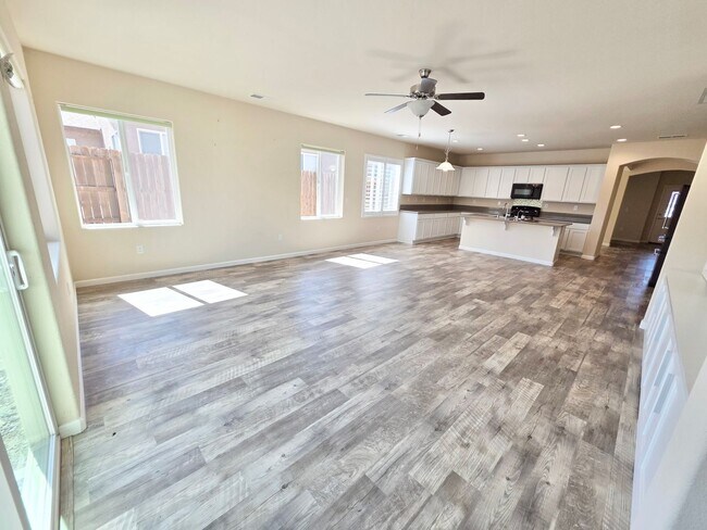 Foto del edificio - Charming 4 Bedroom Newer Home