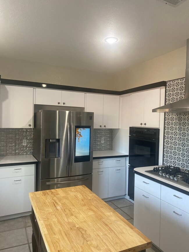 Foto del edificio - 2116 Rhonda Terrace