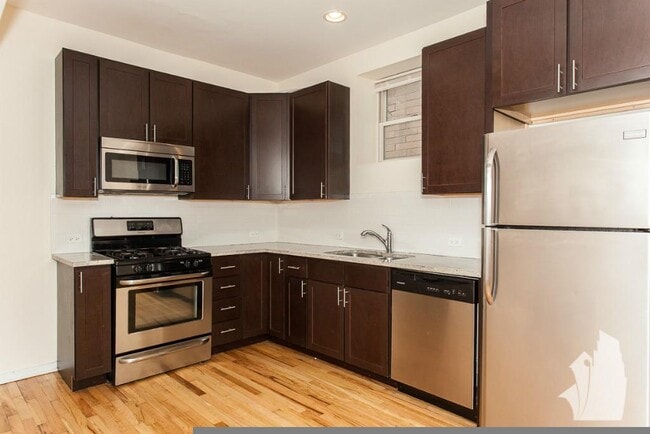 Foto del edificio - 2320 N Southport Ave