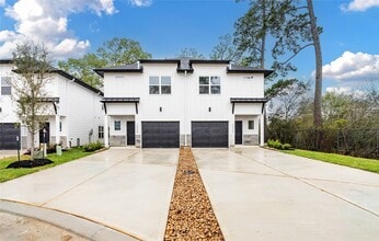 Building Photo - 2035 Longmire Villas Ct