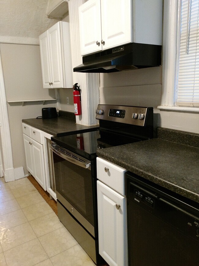 Building Photo - 38 Cortland Pl