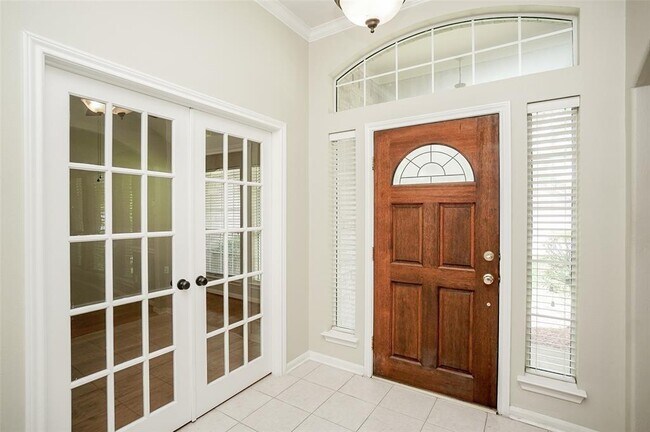 Building Photo - 12307 Green Trails Dr
