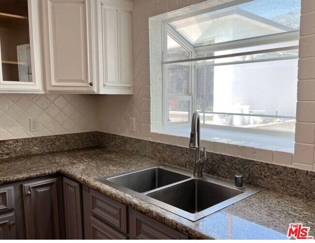 Foto del edificio - 3317 Burritt Way