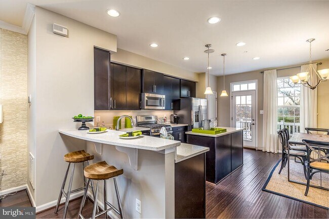 Foto del edificio - 3437 10th Pl SE