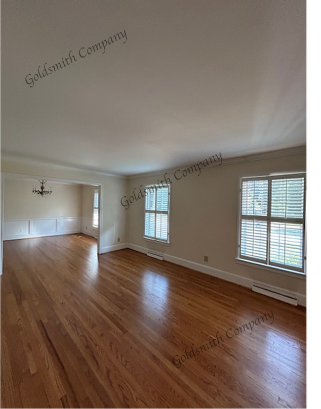 Foto del edificio - 2 Woodfern Cir