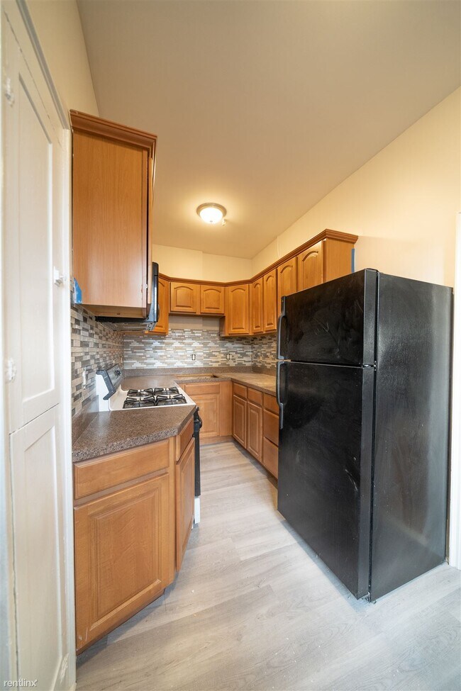 Building Photo - 1 br, 1 bath  - 249 Chestnut Hill Ave Apt 3A