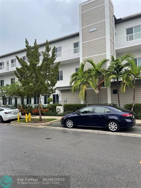 Foto del edificio - 6420 NW 102nd Path