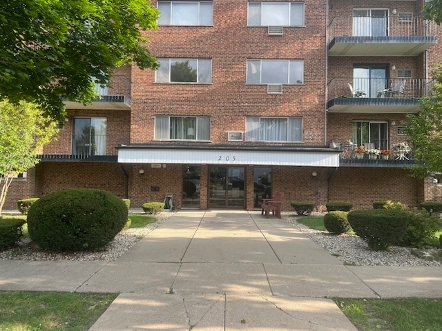 Primary Photo - 205 W Miner St