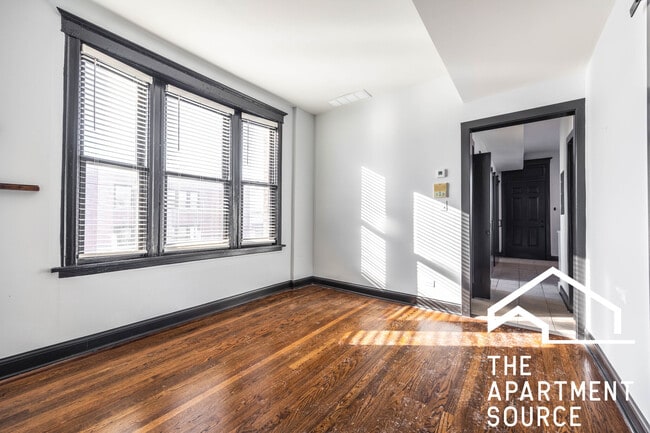 Foto del edificio - 2842 W Augusta Blvd