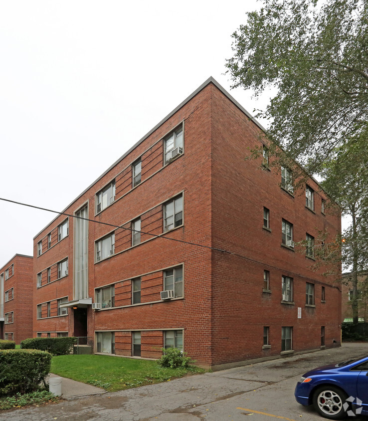 Building Photo - Claremount Court