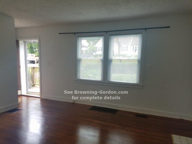 Building Photo - 2909 Primrose Cir