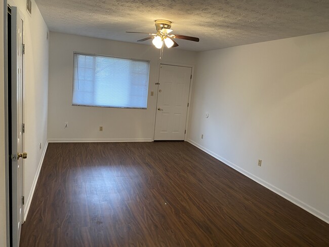 Living Room - 10502 County Rd 107