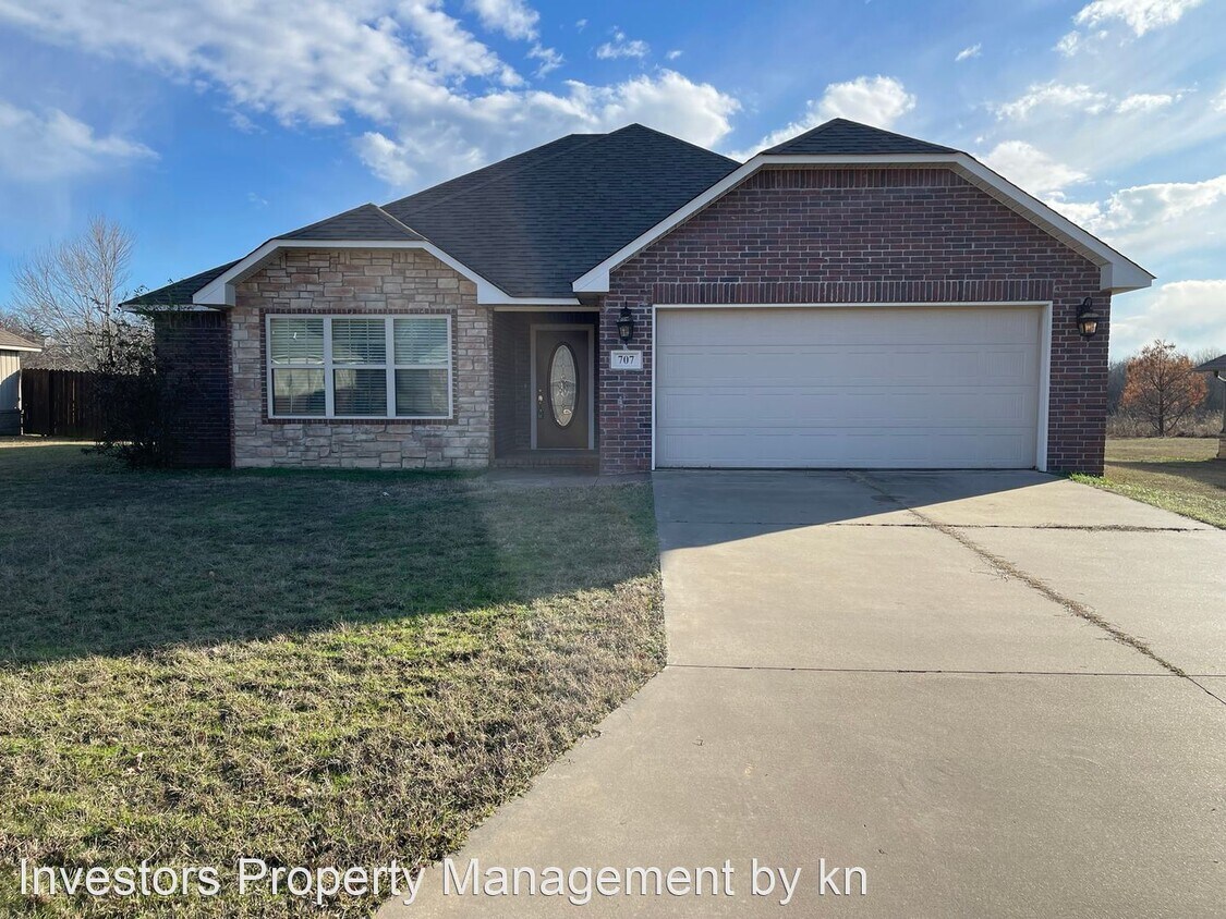 Primary Photo - 3 br, 2 bath House - 707 Black Creek Lane