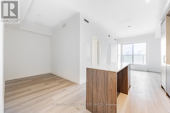 Building Photo - 863 St Clair Ave W