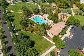 Building Photo - 3851 Loyola Ln