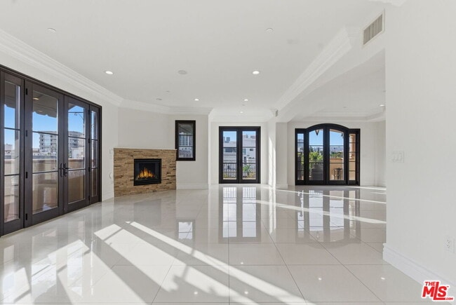 Foto del edificio - 462 S Maple Dr