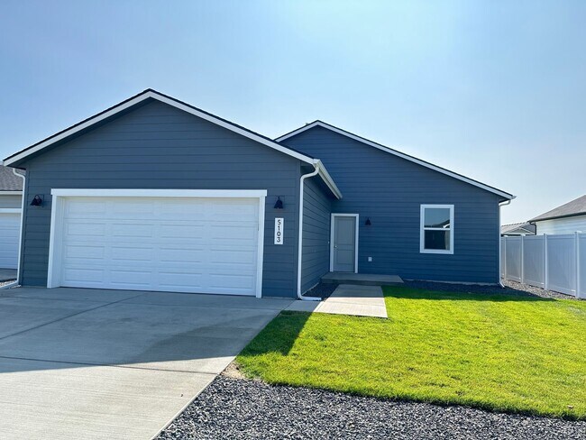 Building Photo - Brand New Foxtail Rancher