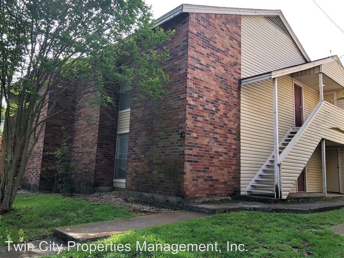 Primary Photo - 2604 Pecan Knoll St