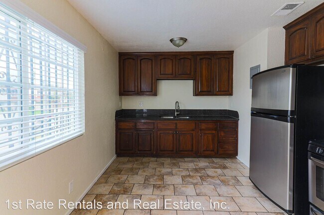 Building Photo - 2 br, 1 bath House - 1046 N. Clifford Ave ...